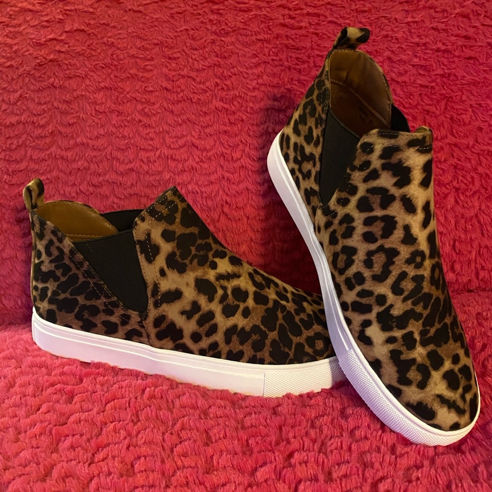 💗 NEW Report (Leopard High Top Sneakers) with box